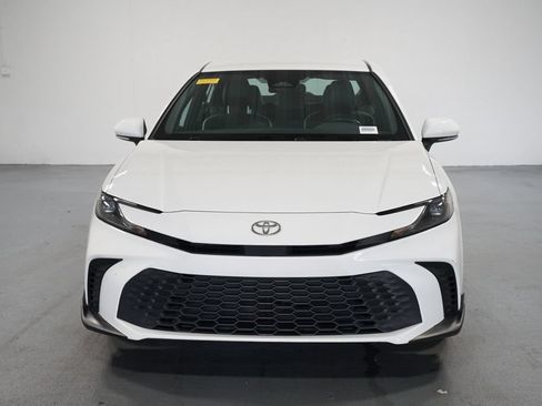 Used 2025 Toyota Camry SE FWD image 2