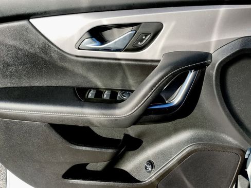 Used 2025 Chevrolet Blazer LT w/ Convenience Package image 31