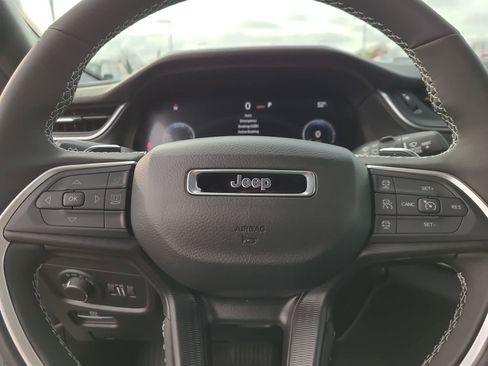 New 2025 Jeep Grand Cherokee Altitude image 23