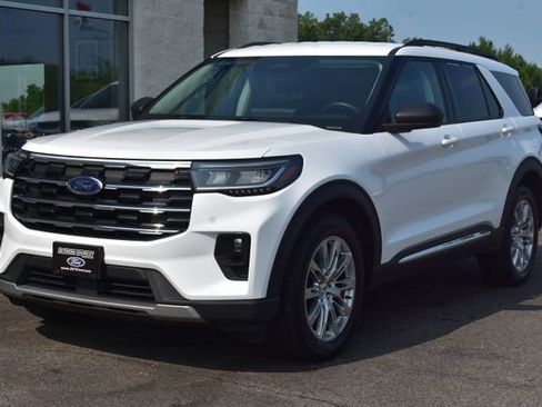 Used 2025 Ford Explorer Active w/ Active Comfort Package AWD/4WD image 17