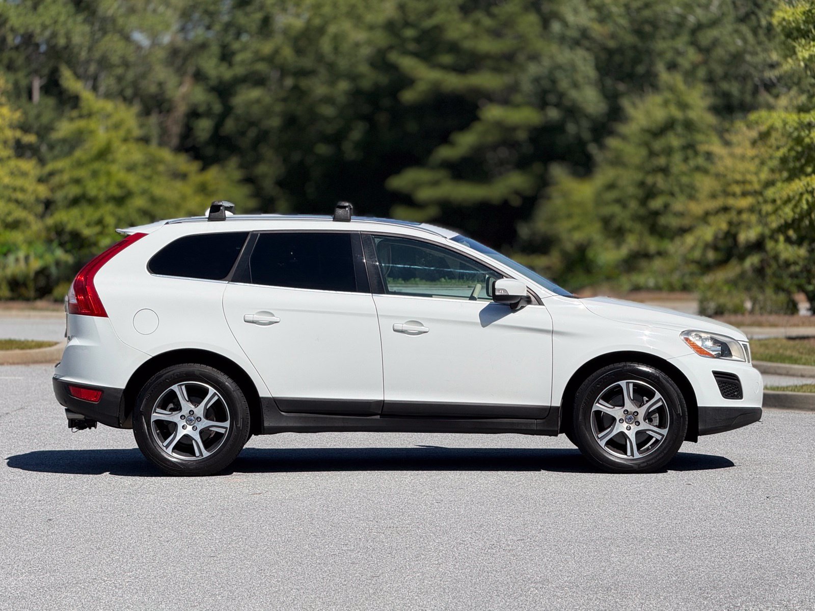 Used 2011 Volvo XC60 T6 AWD/4WD image 12
