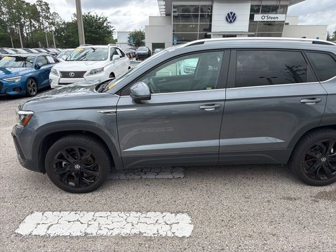 Certified 2023 Volkswagen Taos SE w/ Black Wheel Package FWD image 4