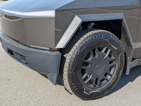 Used 2024 Tesla Cybertruck AWD Crew Cab image 9