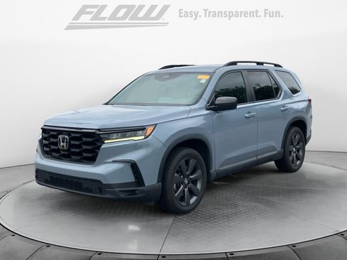 Used 2023 Honda Pilot Sport image 4
