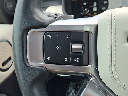 Used 2023 Land Rover Discovery Metropolitan Edition AWD/4WD image 21