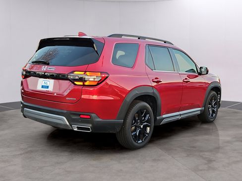New 2025 Honda Pilot Touring image 3