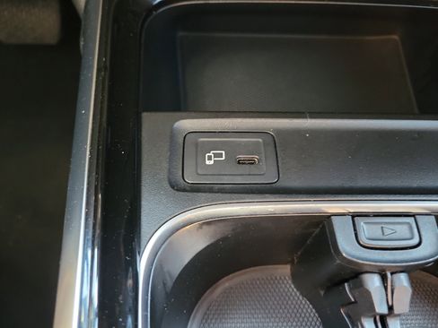 Used 2021 Mercedes-Benz GLB 250 4MATIC w/ Premium Package image 35