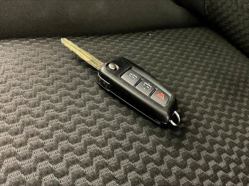 Used 2018 Nissan Rogue Sport S FWD image 33