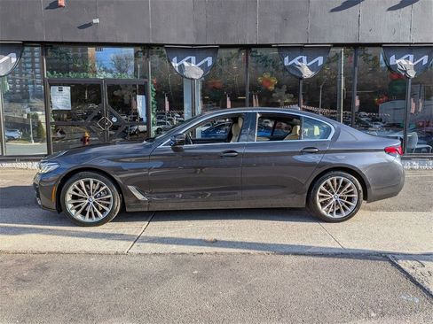 Used 2023 BMW 530i xDrive w/ Premium Package image 11