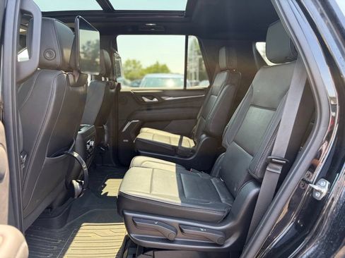 Used 2022 GMC Yukon Denali w/ Denali Ultimate Package AWD/4WD image 16