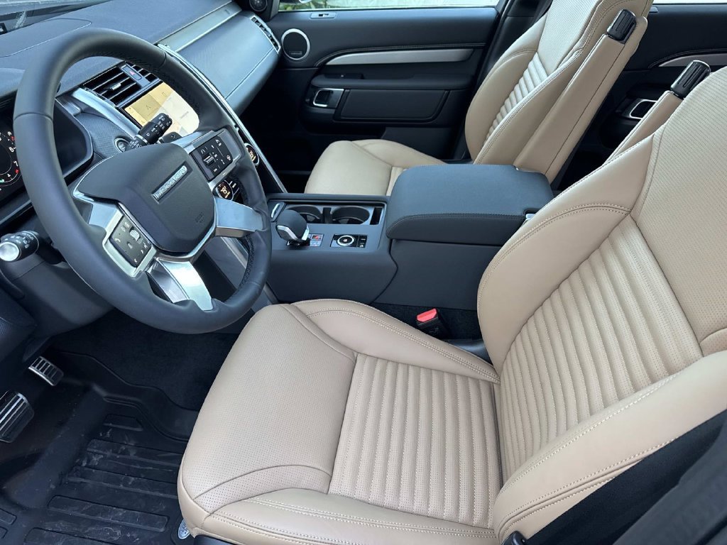 New 2026 Land Rover Discovery Limited Edition AWD/4WD image 21