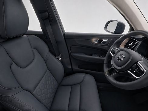 Certified 2026 Volvo XC60 B5 Plus AWD/4WD image 11