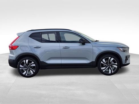 Certified 2025 Volvo XC40 B5 Ultra w/ Climate Package image 8