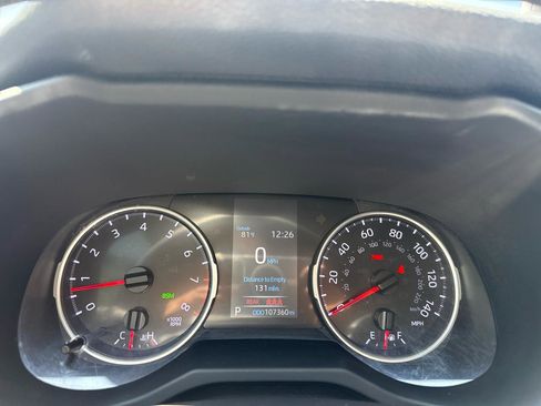 Used 2019 Toyota RAV4 XLE w/ Convenience Package FWD image 21