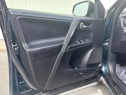 Used 2018 Toyota RAV4 SE w/ Power Extra Value Package AWD/4WD image 17