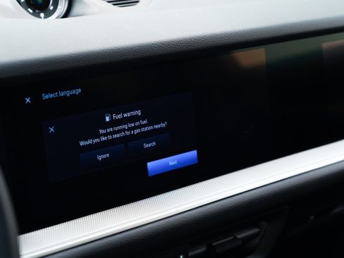 Used 2025 Porsche Cayenne S image 28