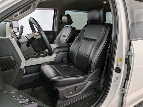 Certified 2019 Ford F250 Lariat w/ Chrome Package image 16