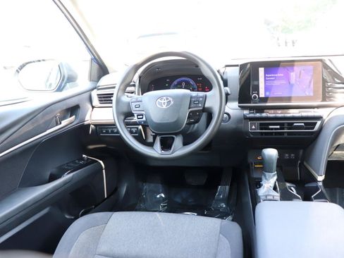 Used 2025 Toyota Camry LE FWD image 17