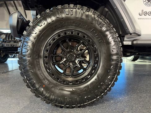 Used 2024 Jeep Wrangler Unlimited Sport image 23