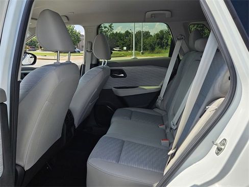 Used 2023 Nissan Rogue SV image 6