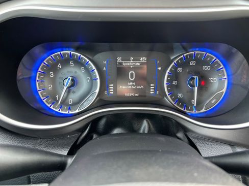 Used 2020 Chrysler Pacifica Touring-L image 22