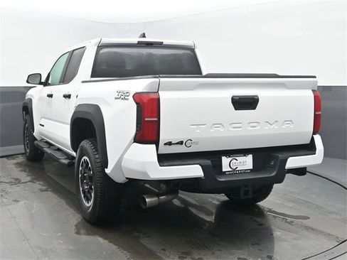 Used 2025 Toyota Tacoma TRD Sport image 4