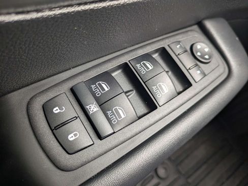 Used 2025 Chrysler Pacifica Select FWD image 21