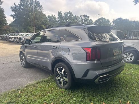 Used 2021 Kia Sorento S w/ Panoramic Sunroof Package FWD image 5