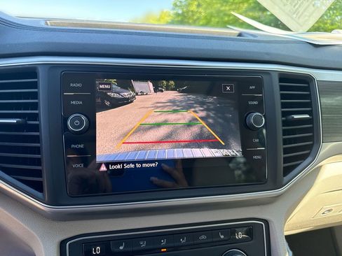 Used 2019 Volkswagen Atlas SE w/ Panoramic Sunroof Package AWD/4WD image 23