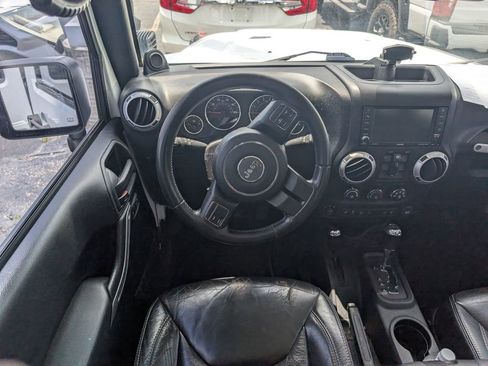 Used 2014 Jeep Wrangler Unlimited Rubicon w/ Dual Top Group AWD/4WD image 8