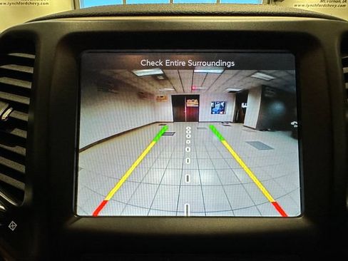 Used 2017 Jeep Cherokee Latitude w/ Cold Weather Group AWD/4WD image 4