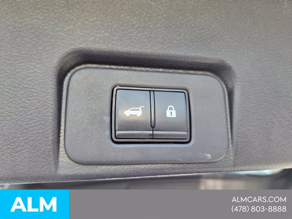 Used 2025 Nissan Rogue SV FWD image 10