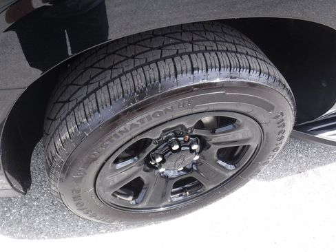 Used 2023 Chevrolet Tahoe LS image 4