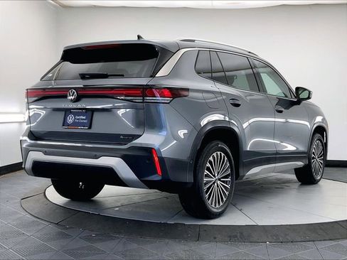 Certified 2025 Volkswagen Tiguan S w/ 18" Wheel Package AWD/4WD image 7