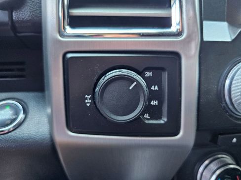 Used 2015 Ford F150 Platinum w/ Technology Package image 26