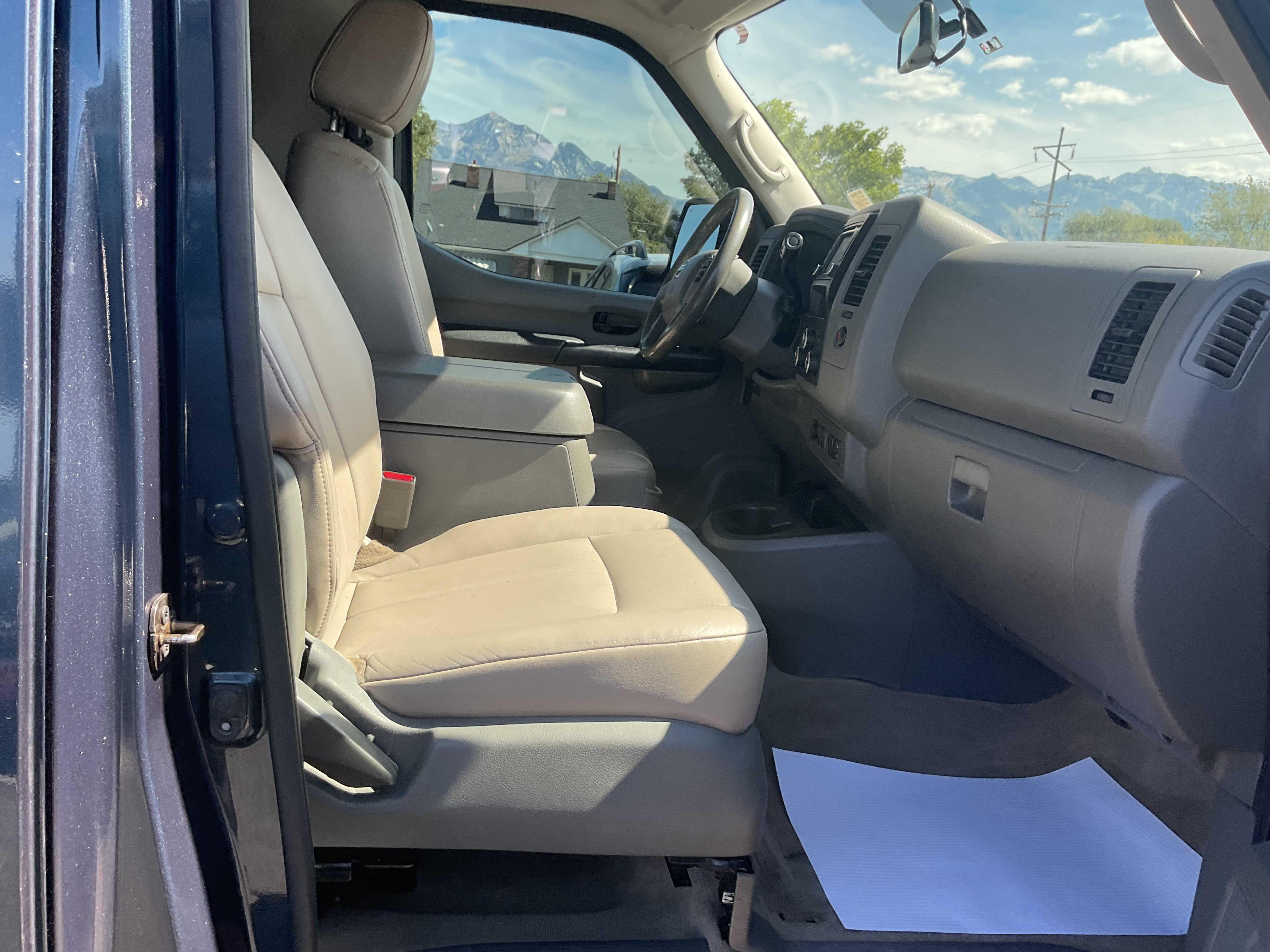Used 2017 Nissan NV 3500 SL RWD image 9