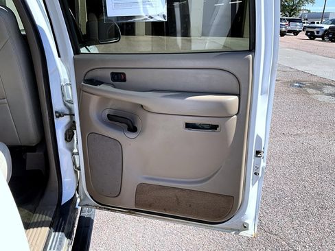 Used 2005 Chevrolet Avalanche Z71 w/ Sun And Sound Package AWD/4WD image 18