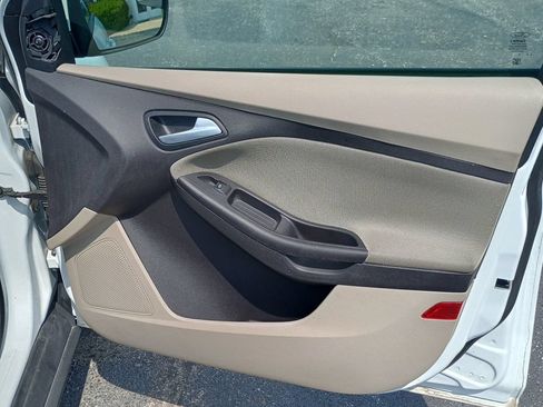 Used 2014 Ford Focus SE FWD image 21