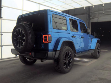 Used 2023 Jeep Wrangler Unlimited Sahara w/ Cold Weather Group AWD/4WD image 4