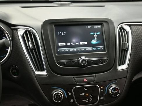 Used 2018 Chevrolet Malibu LT FWD image 17