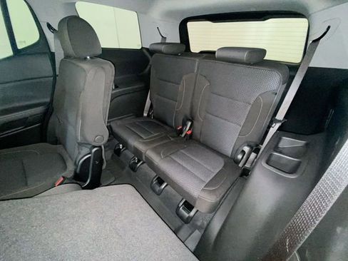 Used 2023 GMC Acadia SLE w/ Driver Convenience Package FWD image 30