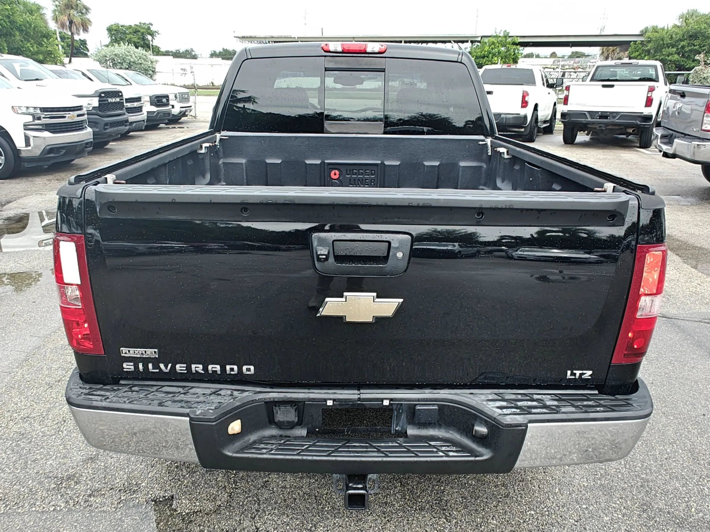 Used 2010 Chevrolet Silverado 1500 LTZ w/ LTZ Plus Package RWD image 6