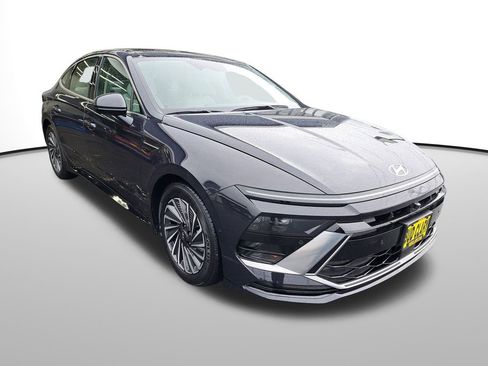 New 2025 Hyundai Sonata Limited image 3