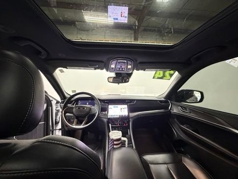 Used 2024 Jeep Grand Cherokee Limited 4xe AWD/4WD image 31
