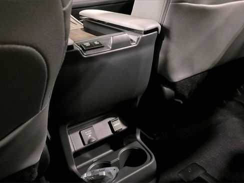 Used 2024 Toyota Sienna XLE w/ XLE Plus Package image 34