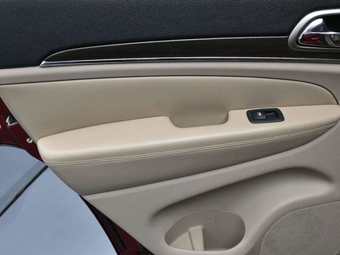 Used 2014 Jeep Grand Cherokee Limited image 14