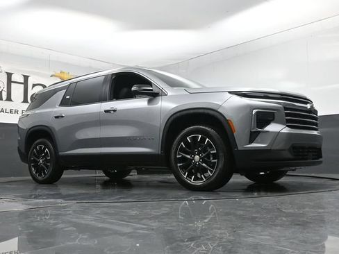 New 2026 Chevrolet Traverse LT w/ Sun and Wheel Package FWD image 2
