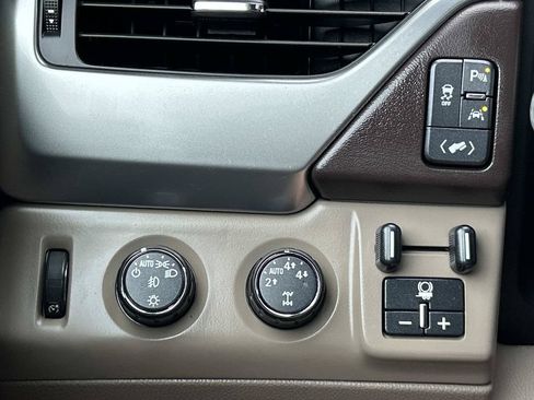 Used 2016 Chevrolet Tahoe LTZ AWD/4WD image 28