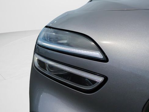 Used 2025 Genesis G70 2.5T w/ Sport Prestige Package image 9