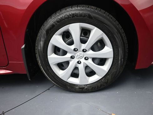 Used 2025 Toyota Corolla LE FWD image 5
